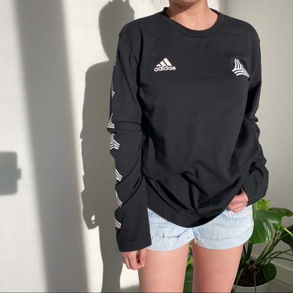 Adidas Black Crewneck Sweatshirt 🖤 - Picture 2 of 5